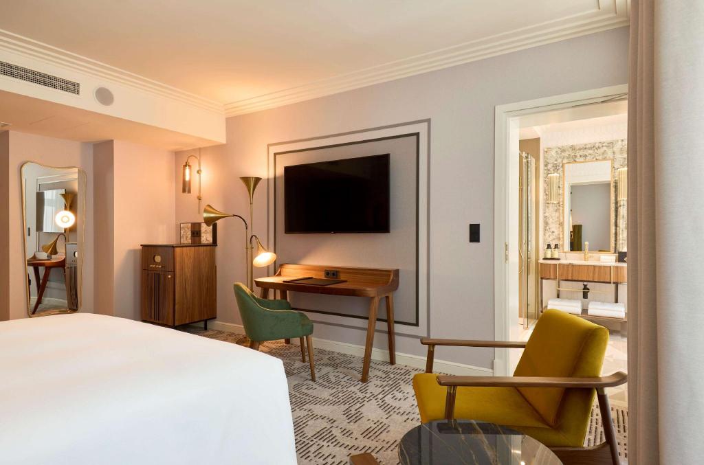 Krakow Luxury Guestroom Custom Lighting Solution